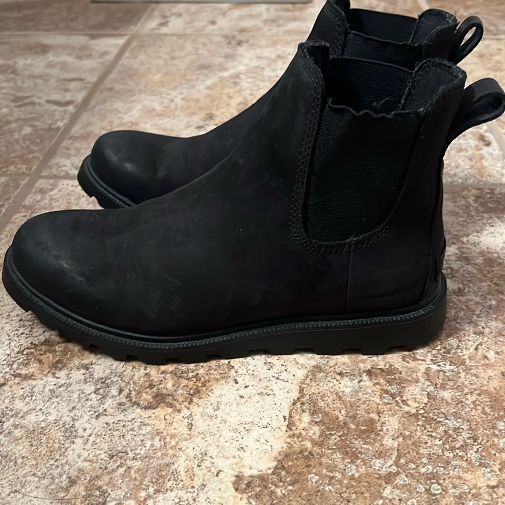 Sorel Chelsea boot. 
Size 7